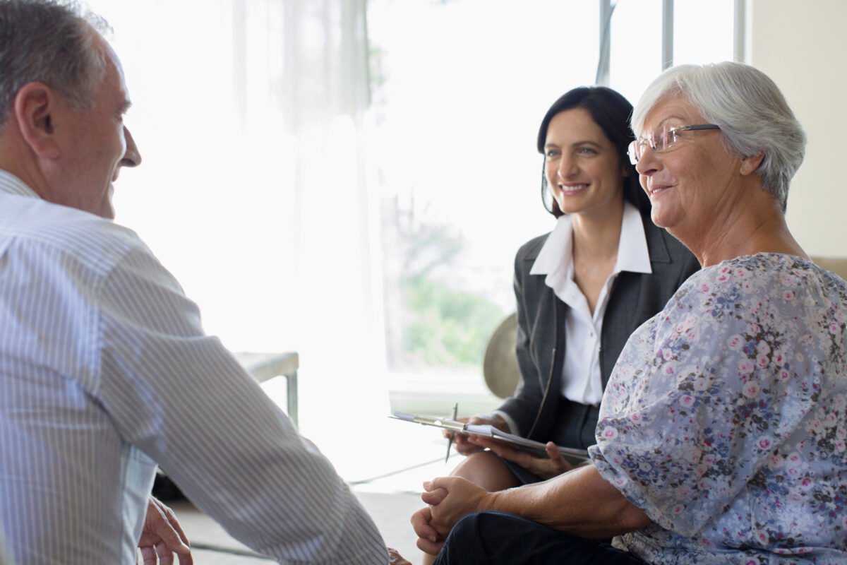 Life Settlement Broker: broker meeting with senior couple