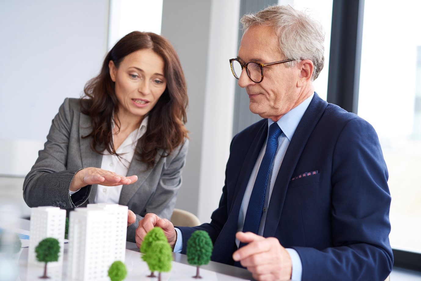 How to Sell Life Insurance - advisor consults with policyowner about life settlement options